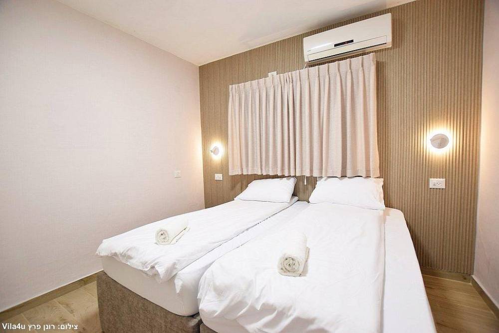 201641 גלרית פנים, אחוזת מן בוטיק, וילה  בצפת וילות - Vila 4 U