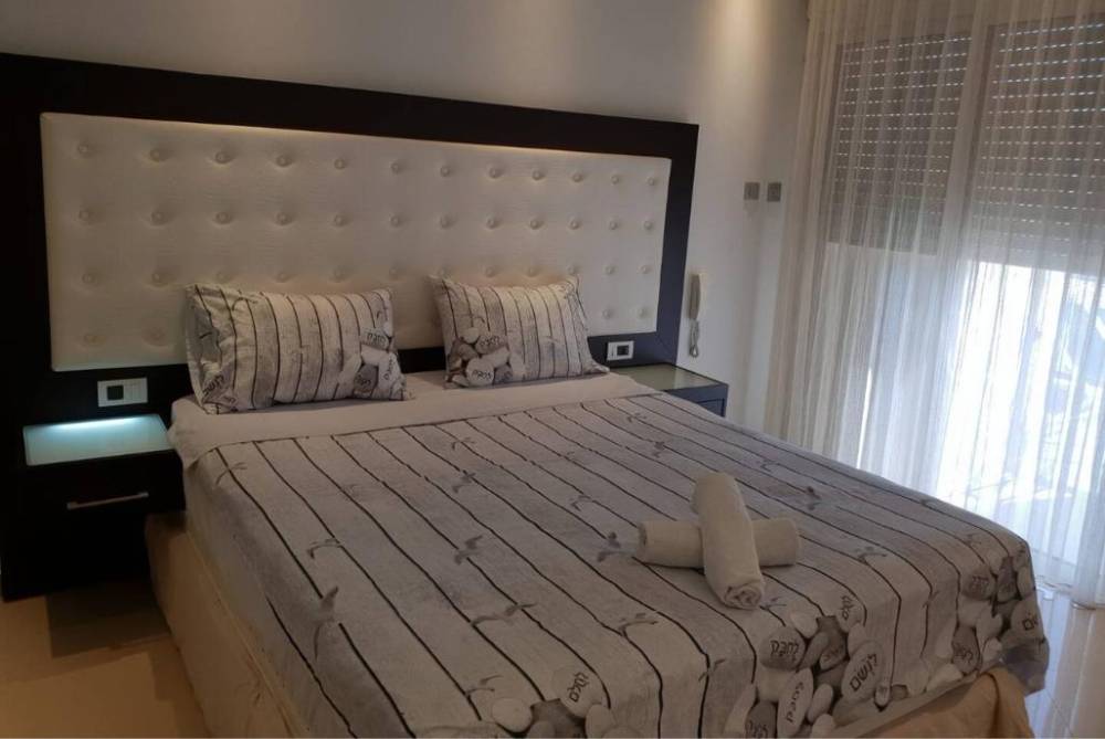 202181 סוויטה יוקרתית מלכותית, לה פלמורה אילת, וילה  באילת וילות - Vila 4 U