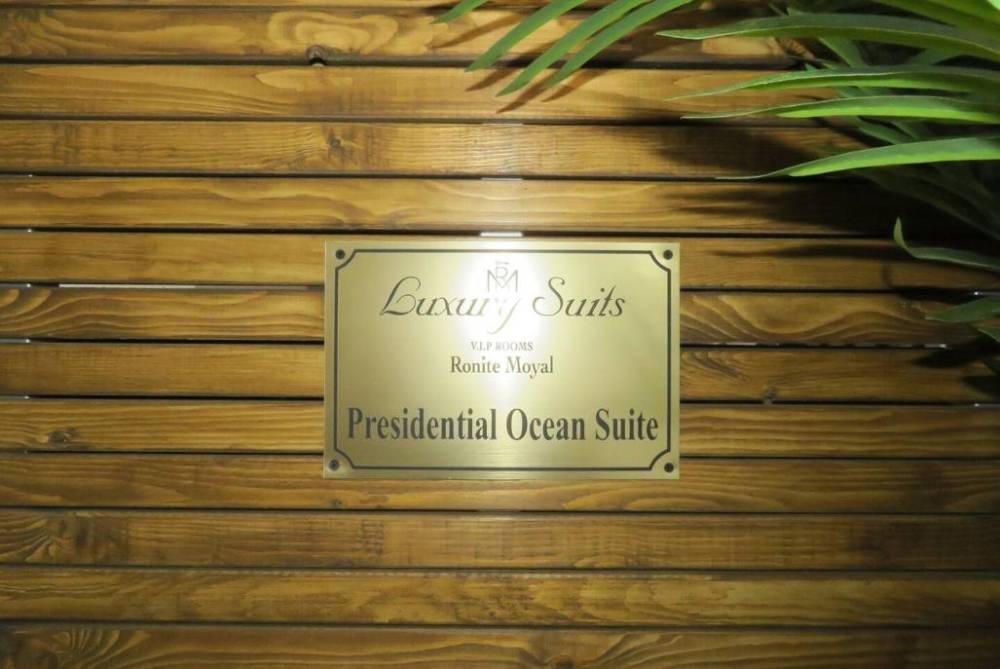 202206 סוויטה נשיאותית עם נוף לאוקיינוס, לה פלמורה אילת, וילה  באילת וילות - Vila 4 U