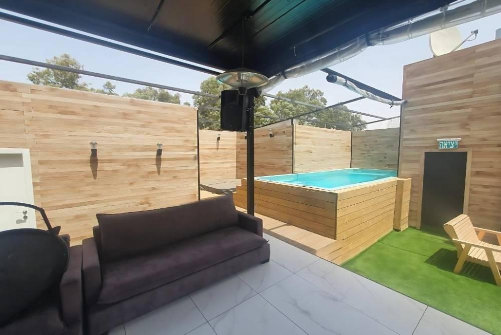 204161 מתחם חוץ, בלו סקיי, וילה  בפתח תקווה וילות - Vila 4 U