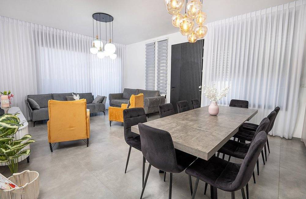 205990 סלון מטבח ופינת אוכל, וילה אלטה לוקס יוקרה, וילה  ביבנאל וילות - Vila 4 U