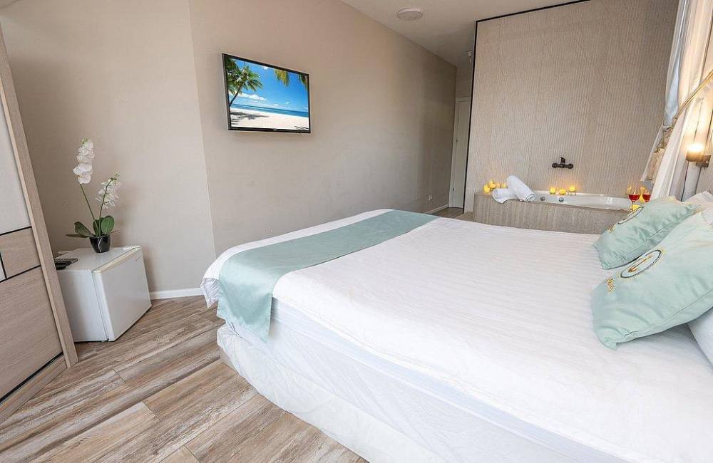 208011 דירת אירוח זוגית עם  מרפסת וגקוזי פנימי, הפנטהאוז של תל אביב, וילה  בתל אביב וילות - Vila 4 U