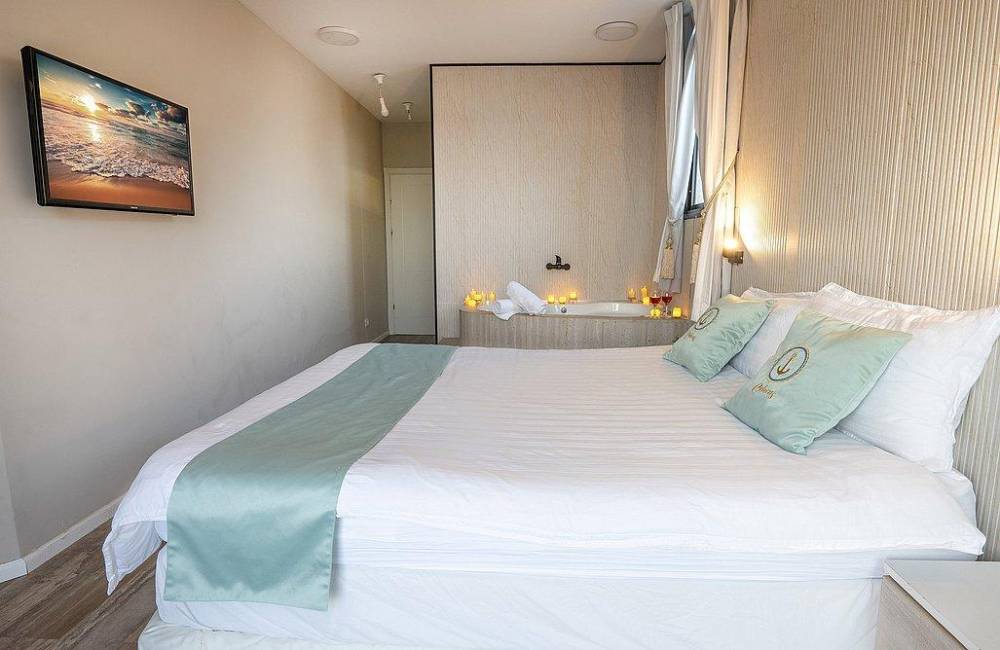 208013 דירת אירוח זוגית עם  מרפסת וגקוזי פנימי, הפנטהאוז של תל אביב, וילה  בתל אביב וילות - Vila 4 U