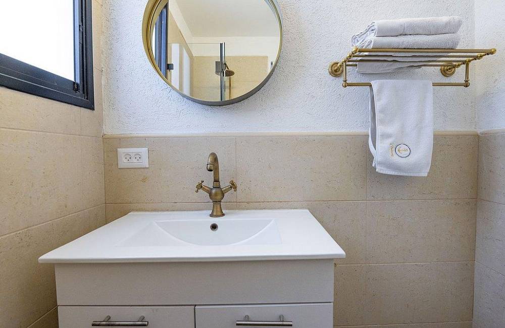 208016 דירת אירוח זוגית עם  מרפסת וגקוזי פנימי, הפנטהאוז של תל אביב, וילה  בתל אביב וילות - Vila 4 U