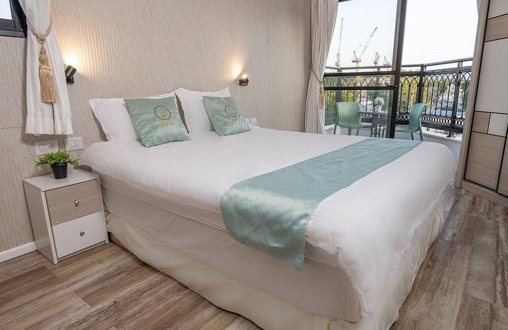 208021 דירת אירוח זוגית עם  מרפסת וגקוזי פנימי, הפנטהאוז של תל אביב, וילה  בתל אביב וילות - Vila 4 U