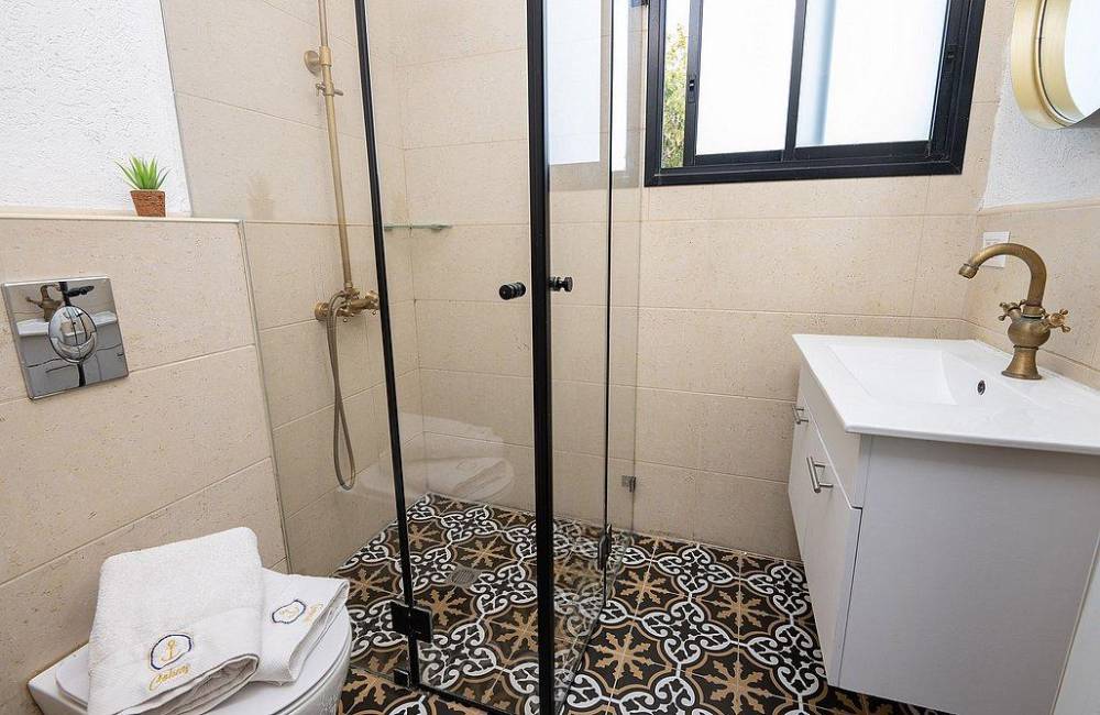 208023 דירת אירוח זוגית עם  מרפסת וגקוזי פנימי, הפנטהאוז של תל אביב, וילה  בתל אביב וילות - Vila 4 U