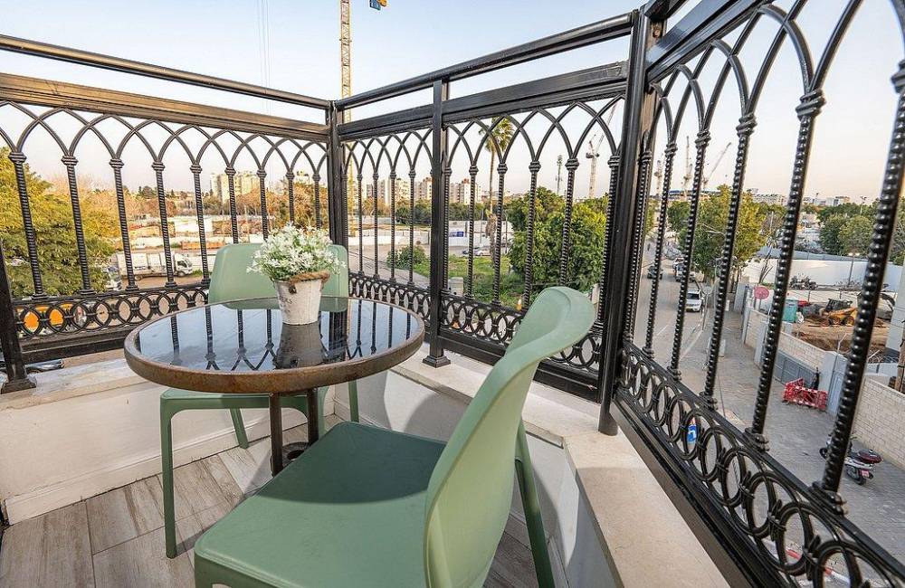 208024 דירת אירוח זוגית עם  מרפסת וגקוזי פנימי, הפנטהאוז של תל אביב, וילה  בתל אביב וילות - Vila 4 U