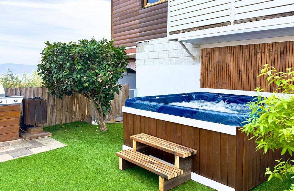 208404 חצר ונוף, וילת בית העץ במגדל, וילה  במגדל וילות - Vila 4 U