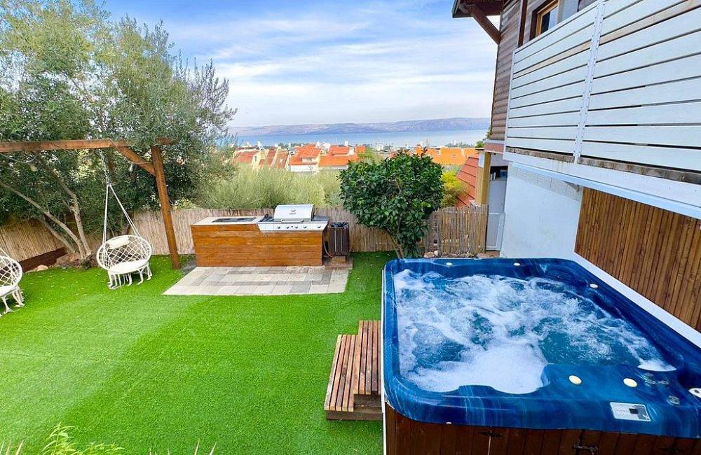 208405 חצר ונוף, וילת בית העץ במגדל, וילה  במגדל וילות - Vila 4 U