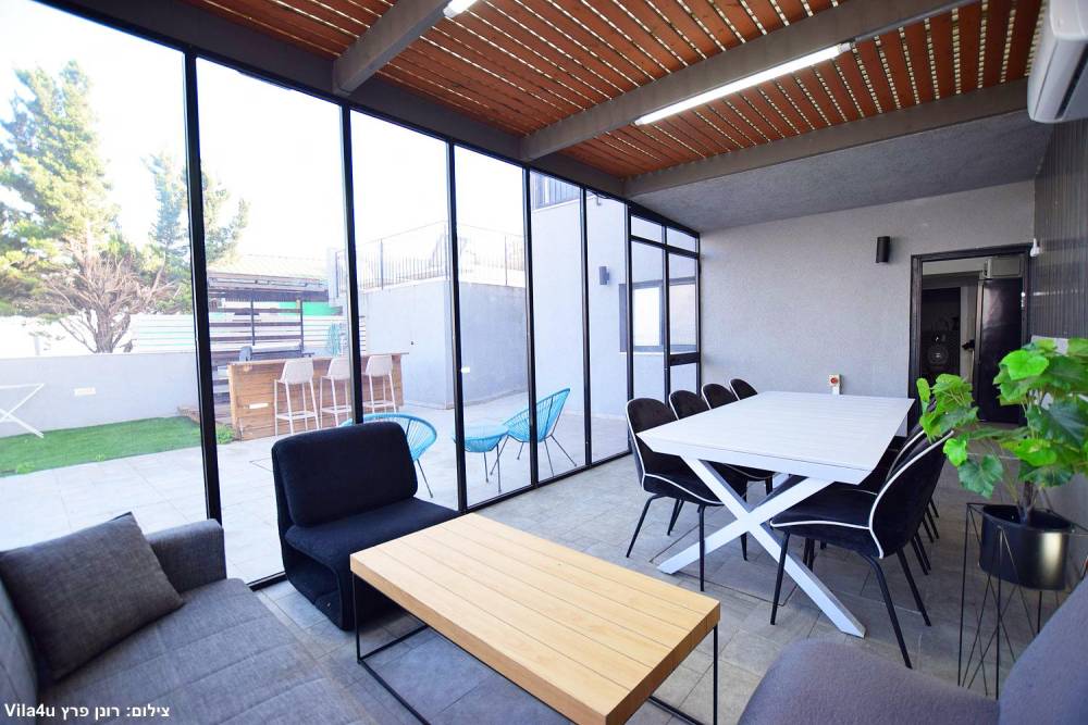 208765 מתחם ישיבה ואוכל מקורה, אחוזת אביאל בכנרת, וילה  בטבריה וילות - Vila 4 U