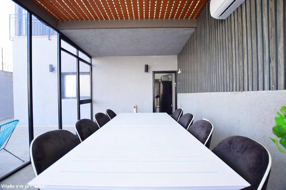 208766 מתחם ישיבה ואוכל מקורה, אחוזת אביאל בכנרת, וילה  בטבריה וילות - Vila 4 U