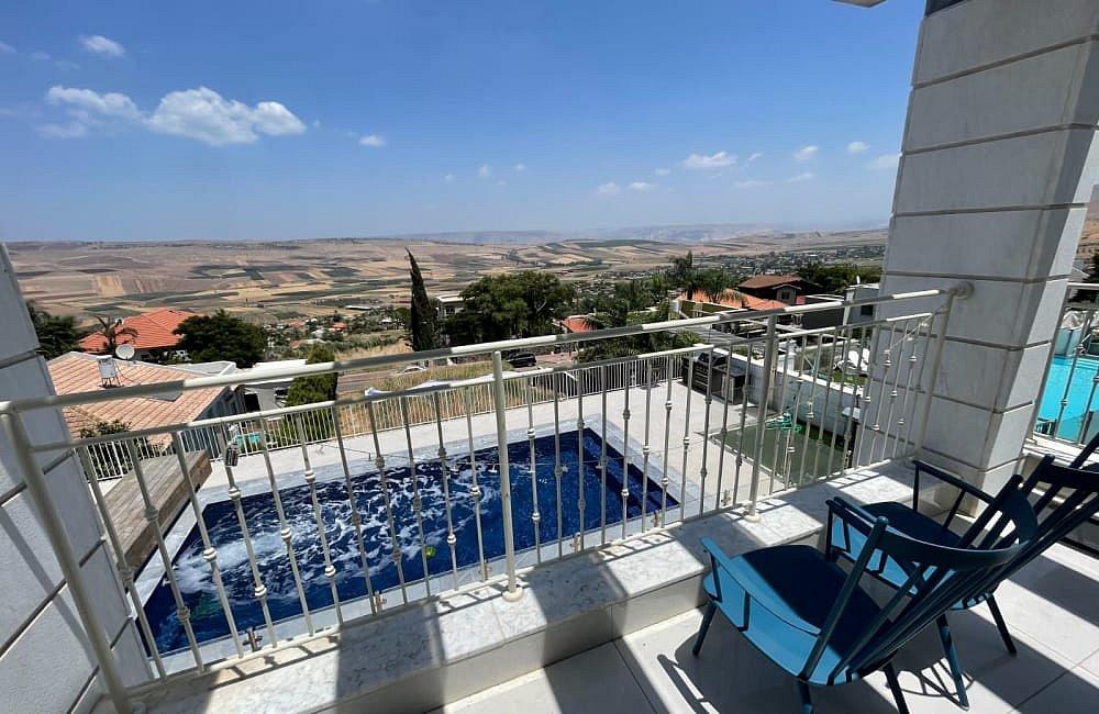 211180 מתחם חיצוני, וילה לבנה יבנאל, וילה  ביבנאל וילות - Vila 4 U