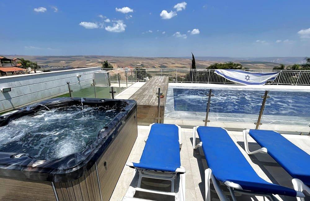 211184 מתחם חיצוני, וילה לבנה יבנאל, וילה  ביבנאל וילות - Vila 4 U