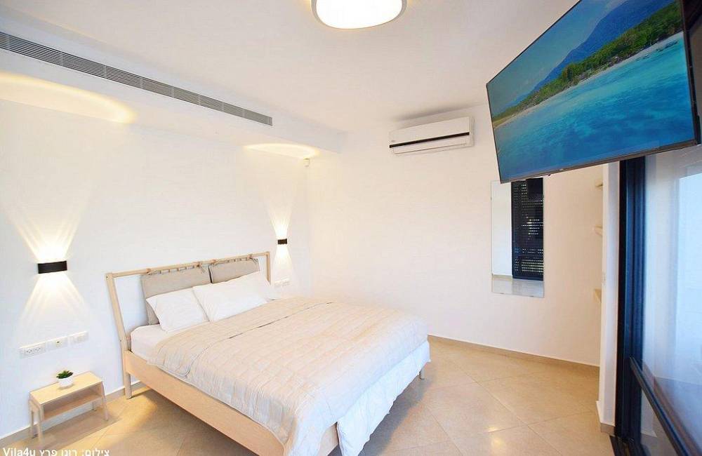 211297 גלרית פנים, מלרוז על הכנרת, וילה  במגדל וילות - Vila 4 U