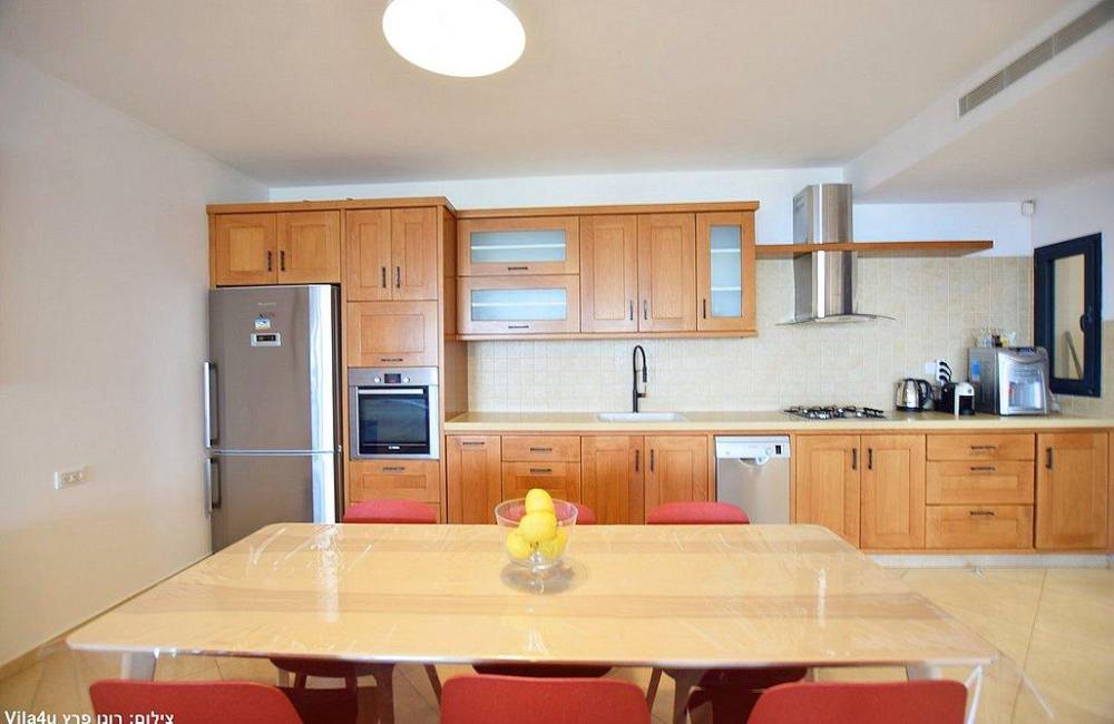 211298 גלרית פנים, מלרוז על הכנרת, וילה  במגדל וילות - Vila 4 U