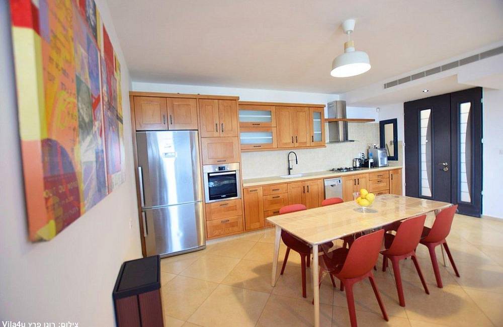 211300 גלרית פנים, מלרוז על הכנרת, וילה  במגדל וילות - Vila 4 U