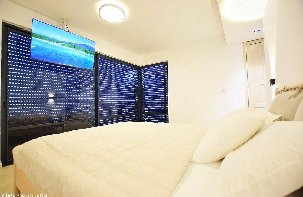 211307 גלרית פנים, מלרוז על הכנרת, וילה  במגדל וילות - Vila 4 U