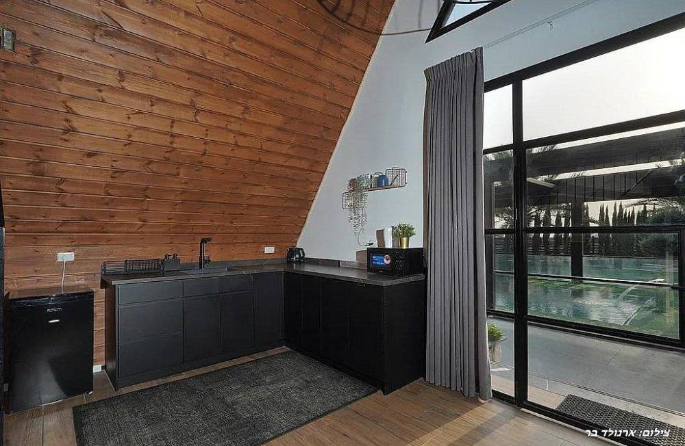 211437 גלריה כללית, אחוזת קמפניה נירה - Campagna Nera, וילה  בירכא וילות - Vila 4 U