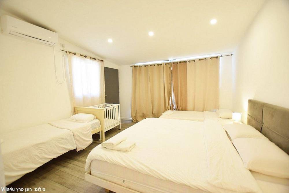 215282 פנים הוילה והחדרים, ויליג' קומפלקס ריזורט, וילה  בניר בנים וילות - Vila 4 U