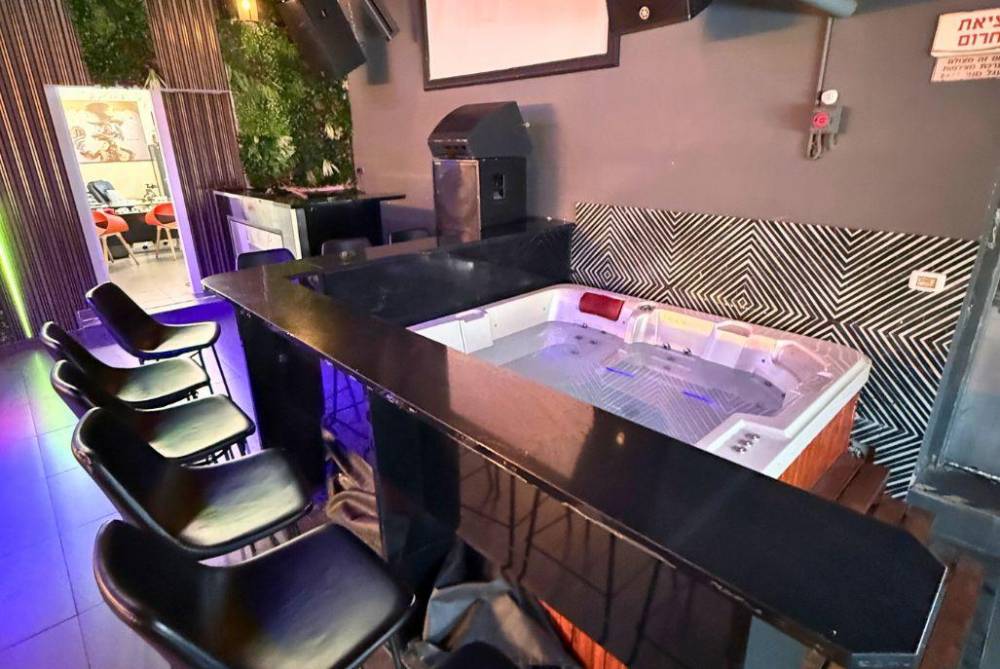 215697 הסנוקר והג'קוזי, לי לופט - LE LOFT, וילה  בירושלים וילות - Vila 4 U