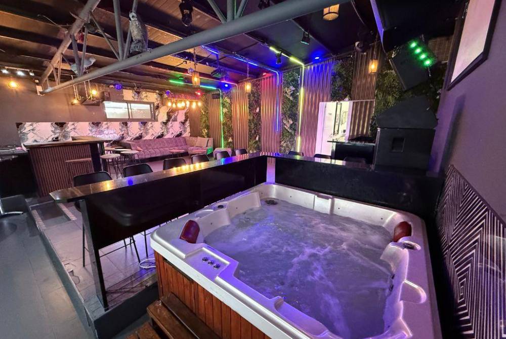 215698 הסנוקר והג'קוזי, לי לופט - LE LOFT, וילה  בירושלים וילות - Vila 4 U