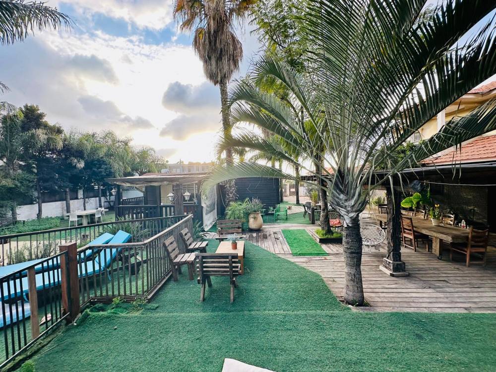 215911 גלריית החצר, אלוהה האוס - Aloha House, וילה  בפרדס חנה כרכור וילות - Vila 4 U