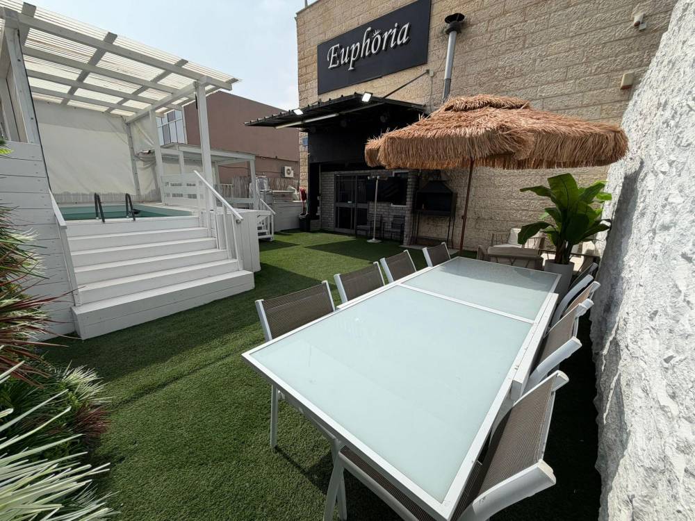 217254 המתחם החיצוני, מתחם אופוריה, וילה  באור עקיבא וילות - Vila 4 U