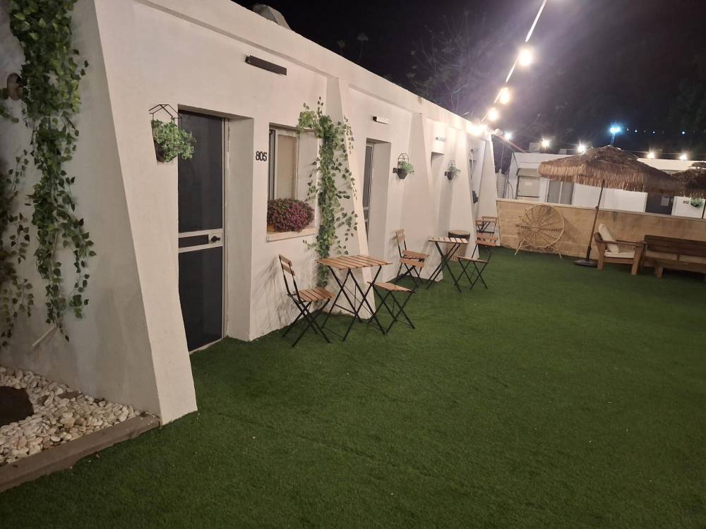 217819 מתחם חיצוני הבריכה והג'קוזי, כפר הים, וילה  בנתניה וילות - Vila 4 U