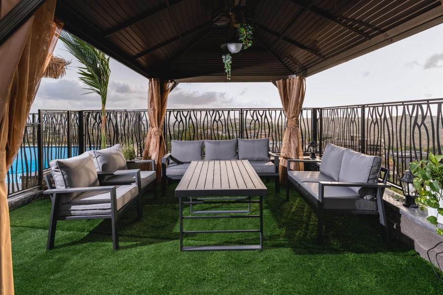 219356 המתחם החיצוני הנוף וחדר האוכל, סוויטות על הפסגה, וילה  בירכא וילות - Vila 4 U