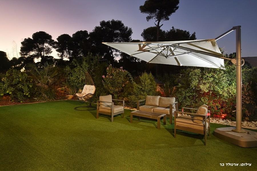 219537 המתחם החיצוני בערב, ריזורט הנסיכה, וילה  בנוף כנרת וילות - Vila 4 U