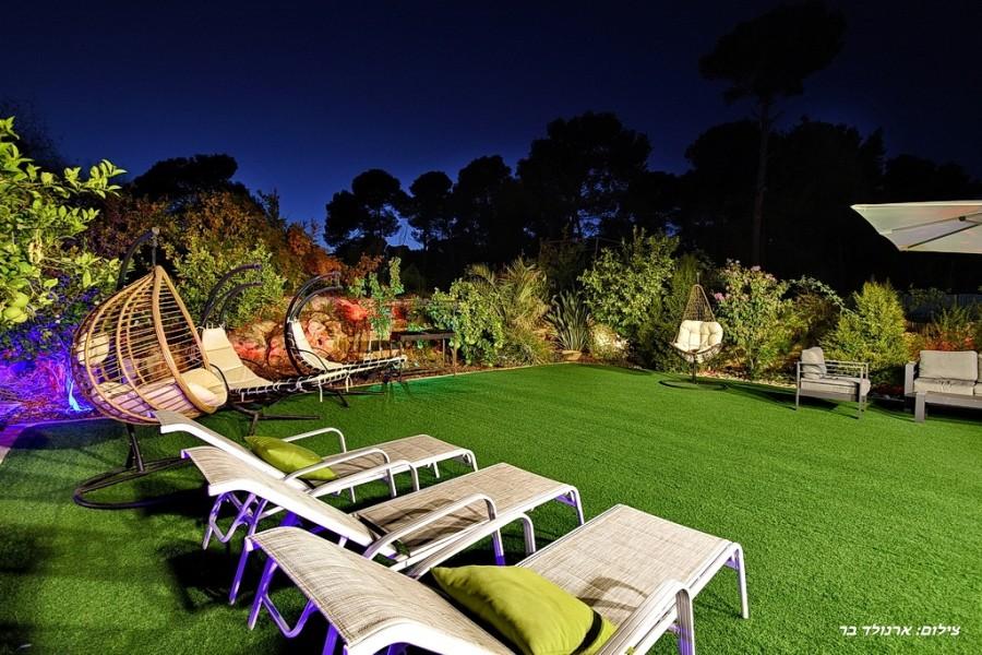 219539 המתחם החיצוני בערב, ריזורט הנסיכה, וילה  בנוף כנרת וילות - Vila 4 U