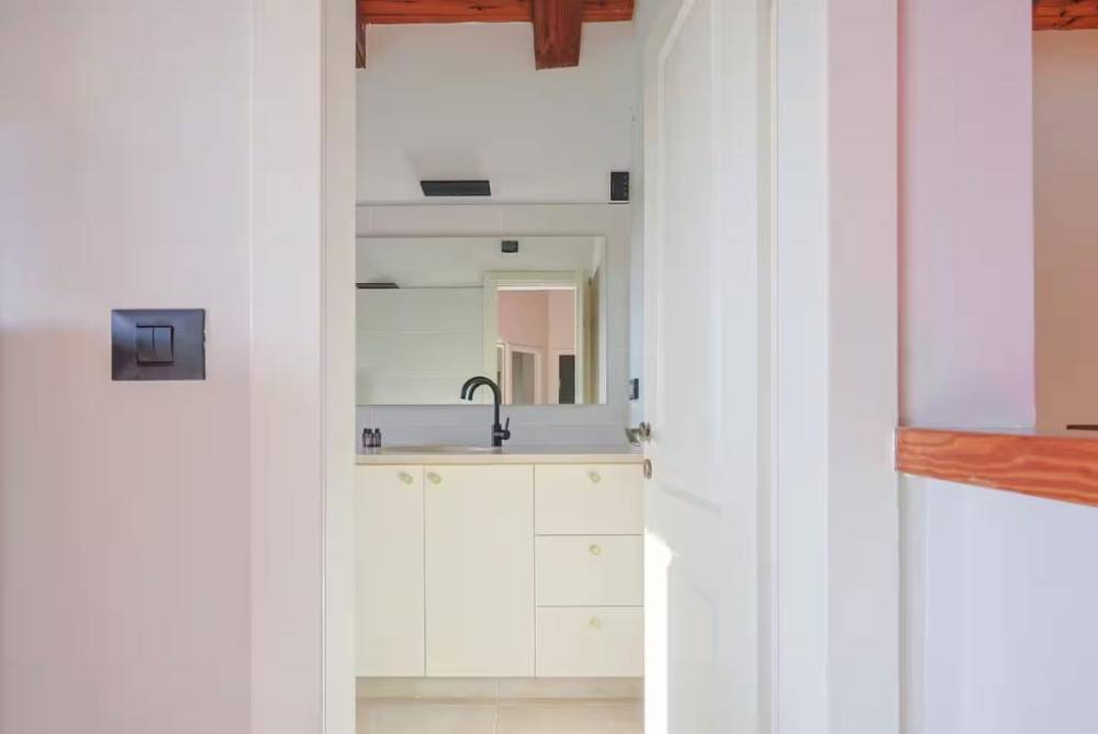 229620 חדרי השינה והרחצה, אחוזת בלו ביי נתניה - Blue Bay Mansion, וילה  בנתניה וילות - Vila 4 U