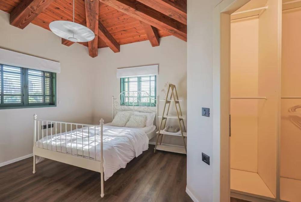 229623 חדרי השינה והרחצה, אחוזת בלו ביי נתניה - Blue Bay Mansion, וילה  בנתניה וילות - Vila 4 U