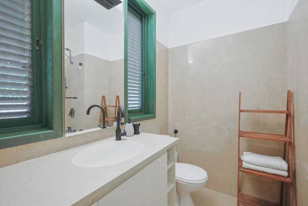 229624 חדרי השינה והרחצה, אחוזת בלו ביי נתניה - Blue Bay Mansion, וילה  בנתניה וילות - Vila 4 U