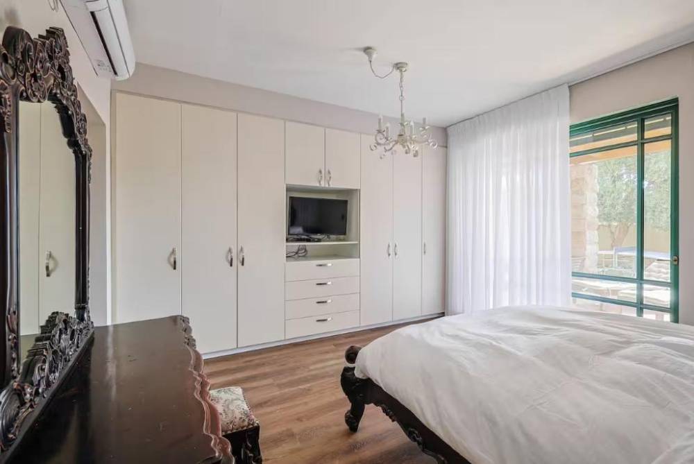 229625 חדרי השינה והרחצה, אחוזת בלו ביי נתניה - Blue Bay Mansion, וילה  בנתניה וילות - Vila 4 U
