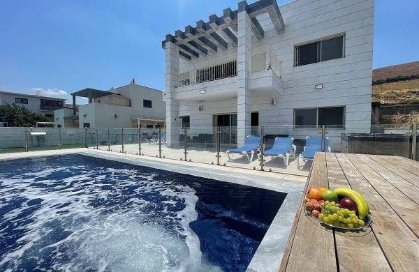 וילה לבנה יבנאל