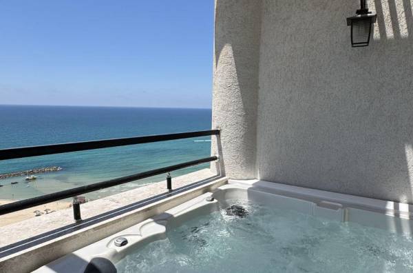 סי וויו פנטהאוז וספא נתניה - Sea view penthouse & spa Netanya