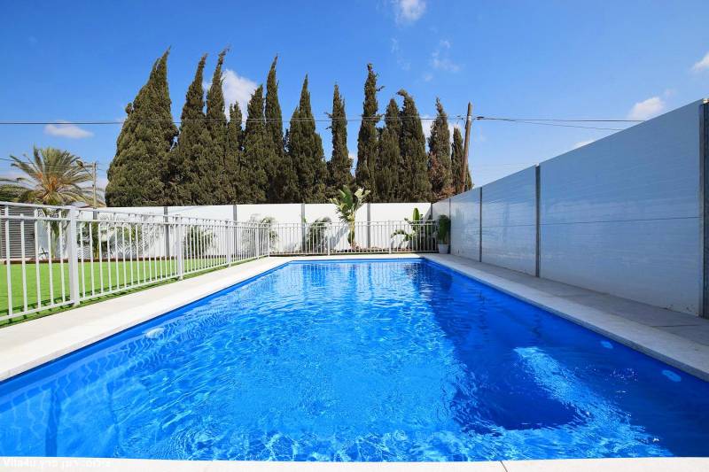 רויאל פנטהאוז מתחם הבריכה